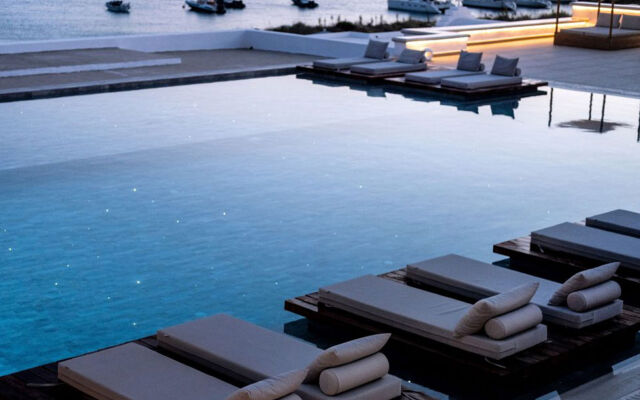 Manoulas Beach Mykonos Resort