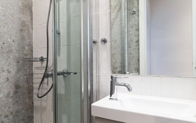 UPSTREET Elegant Luminous 3BD Apt-Kolonaki