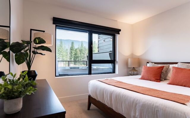 Huckin' Harry's by Revelstoke Vacations