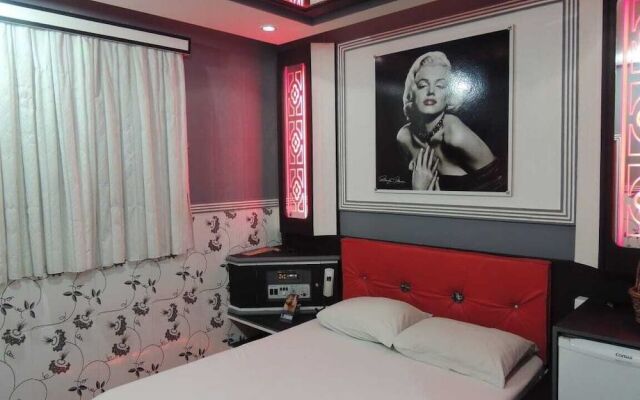 America Motel - Adults Only