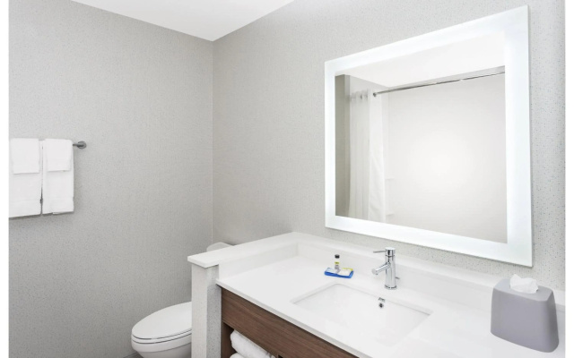 Holiday Inn Express & Suites Hudson I-94 by IHG