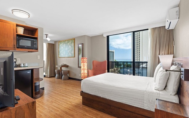 Castle Bamboo Waikīkī Hotel