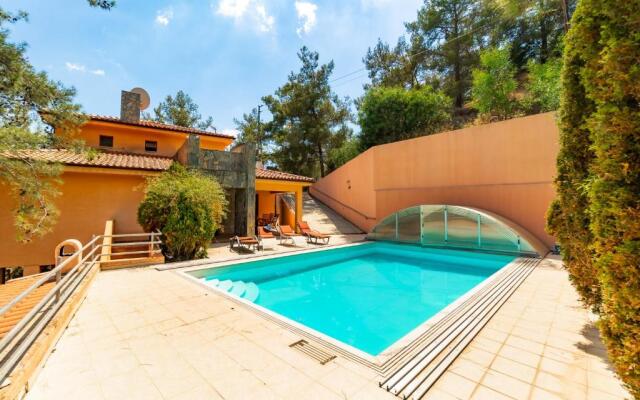 Villa Hillcrest Panorama by Ezoria