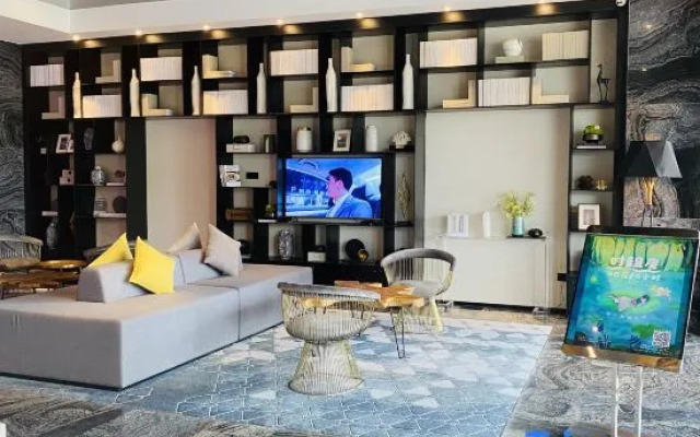 Paco Hotel (Huazhou Shifu Square)