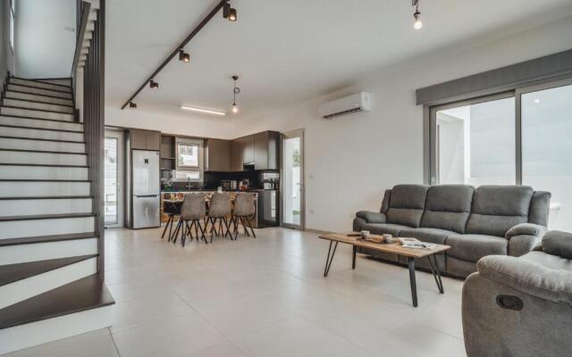 Modern 3 bedroom villa near Nissi Beach!