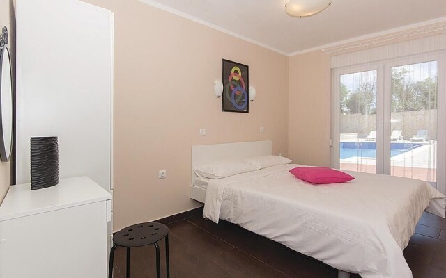 Amazing Home in Medulin With Wifi and 7 Bedrooms