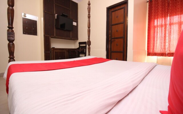 OYO 12115 Hotel Raghuraj Palace