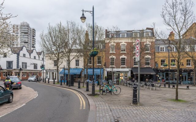 Elegant Battersea Park Home by the Thames