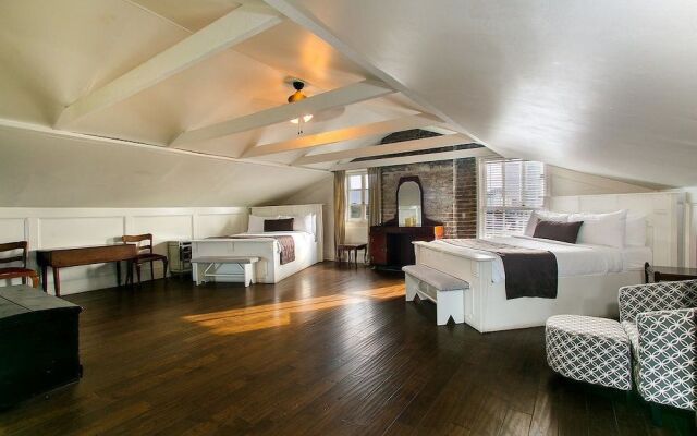 Lafitte Hotel & Bar