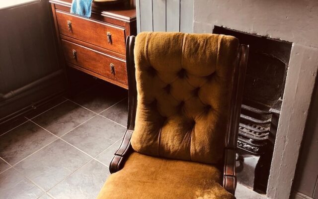 Gin Lounge Rooms