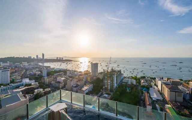 The Base Condo Pattaya by Supee