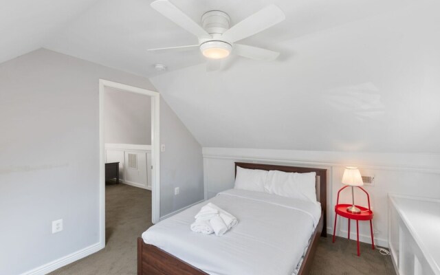 Massive 5BR Historic CozySuites House