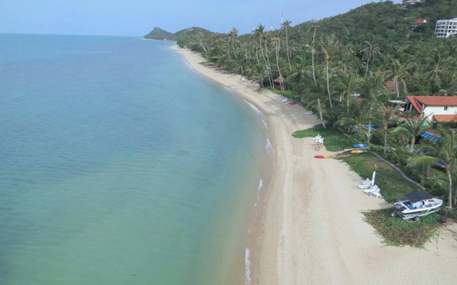 Luxurious Thai-style Villa With Private Pool and Beach Access