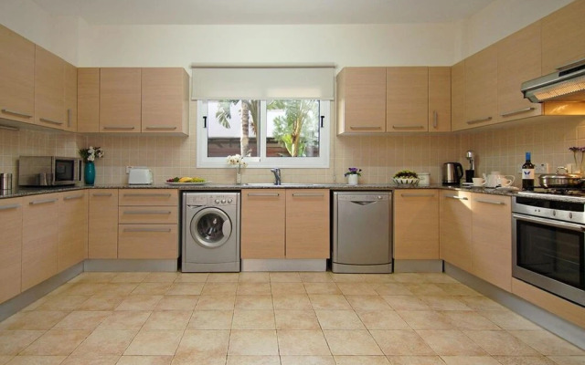 Cleopatra Paralimni in Paralimni