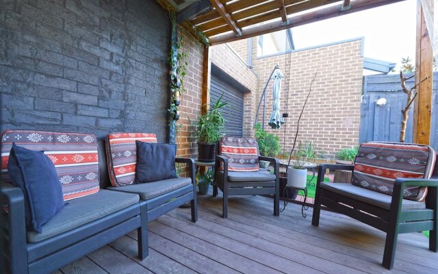 Self-contained Retreat 3BR WiFi Parking