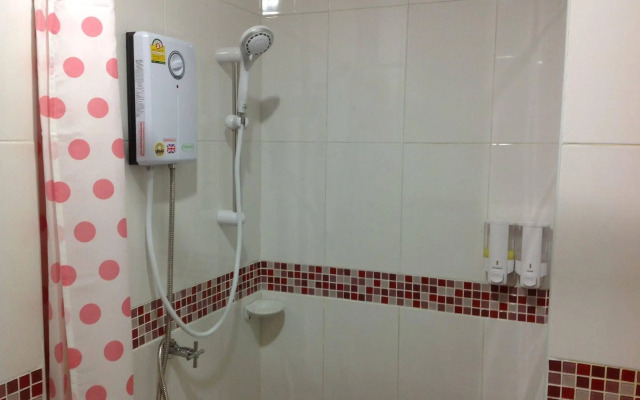 Beehive Patong Hostel