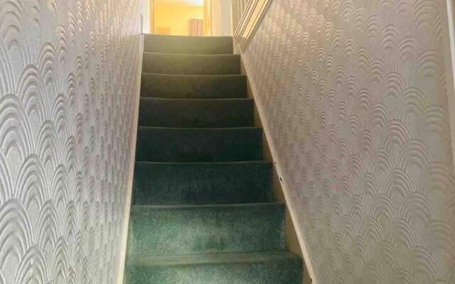 Immaculate 6-bed House in Coventry