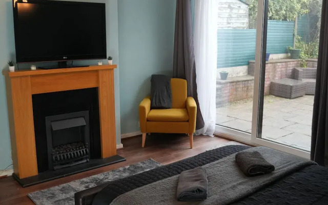 Detached Homestay With Private Rooms