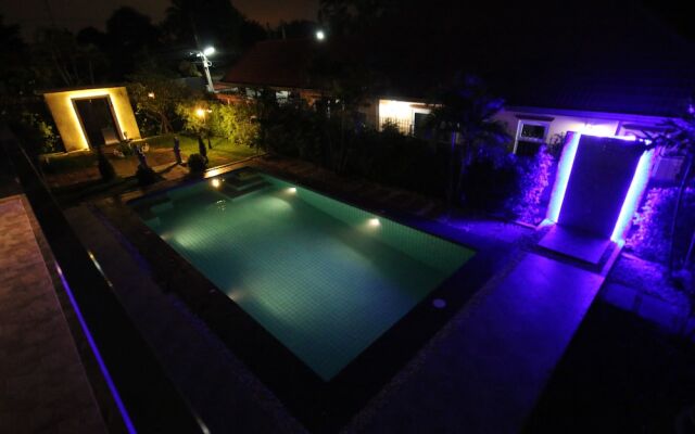 Cozy Garden Cottage Pool Villa