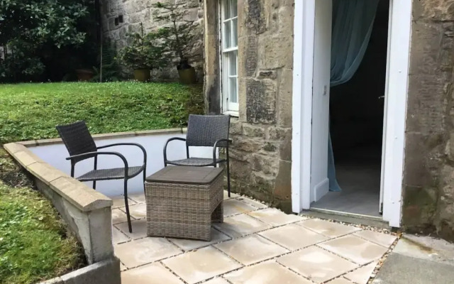 Beautiful 1 Bedroom Apartment On Broughton Street