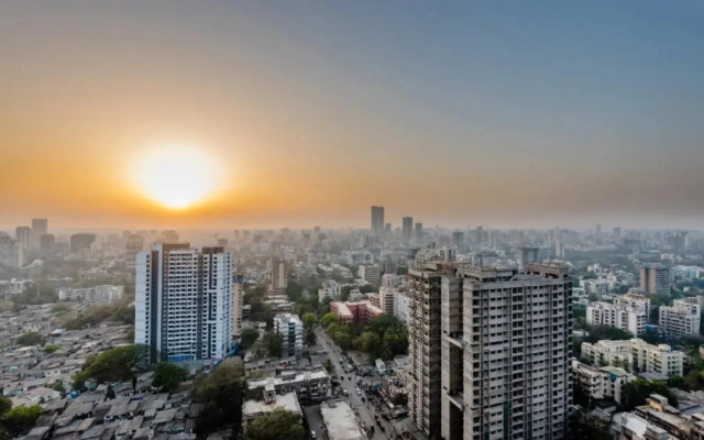 OYO 30597 Pleasant Apartment Malad East