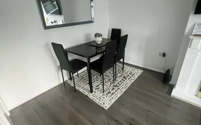 Serene Escape Cosy Apartment in Wolverhampton