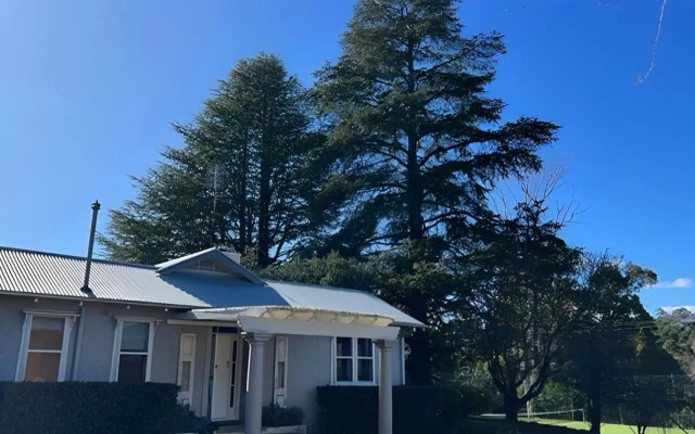 Robin Hill Manor - rambling retreat & tennis court