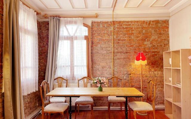all building/5floors/ garden in balat