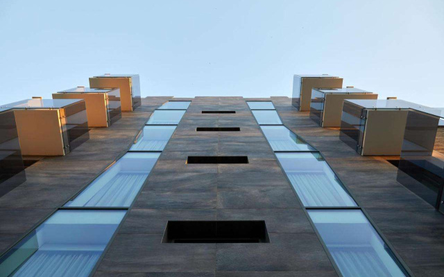 Glass House - Smart Rooms  Parking