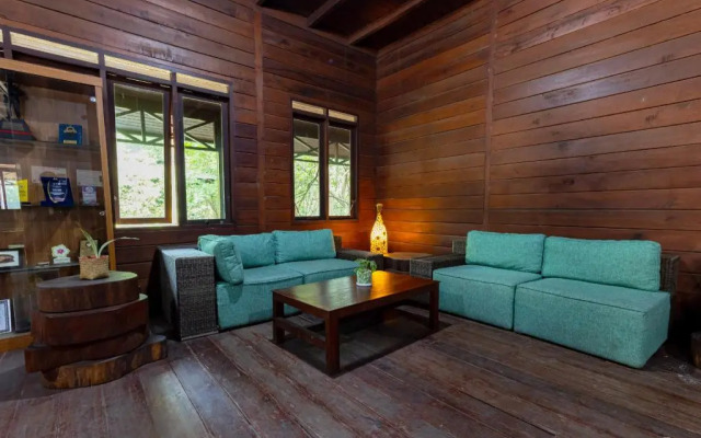 RedDoorz Resort @ Taman Wisata Mangrove