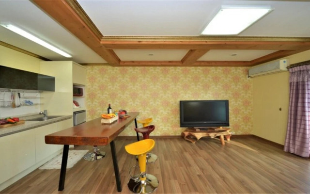 Geojedo Birds Hill Pension