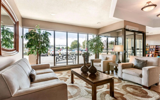 Travelodge by Wyndham Kingston LaSalle Hotel