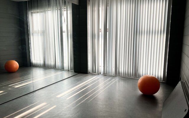 Agile Sky Residence Studio by SobenHomes