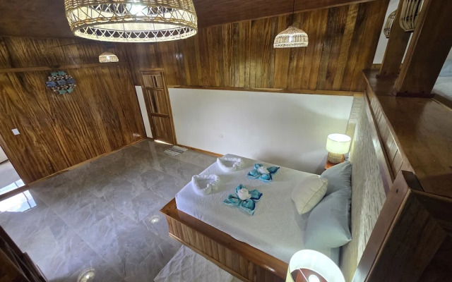 Cotingas Ocean View