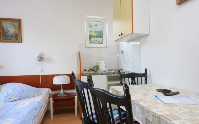Apartments with a parking space Tucepi, Makarska - 2676