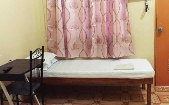 Emok's Guest House - Hostel