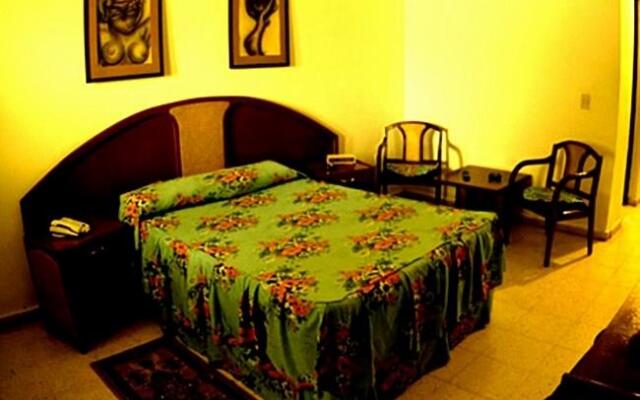 Hotel Rancho Club