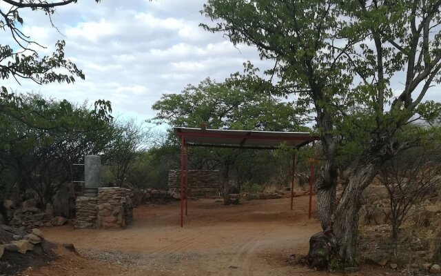 Ann's Lodge & Camping
