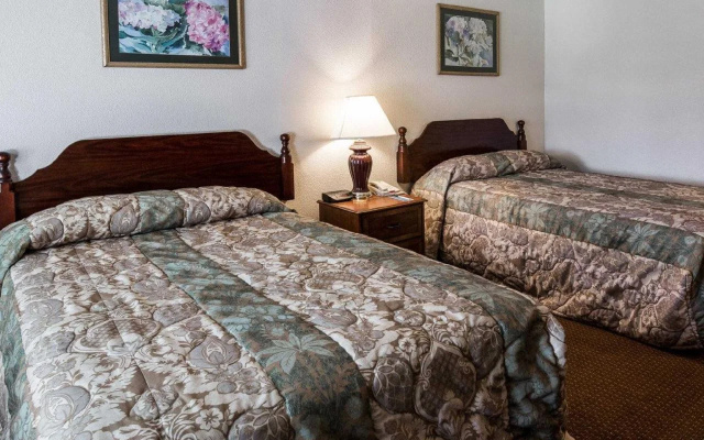 Rodeway Inn & Suites At the Casino