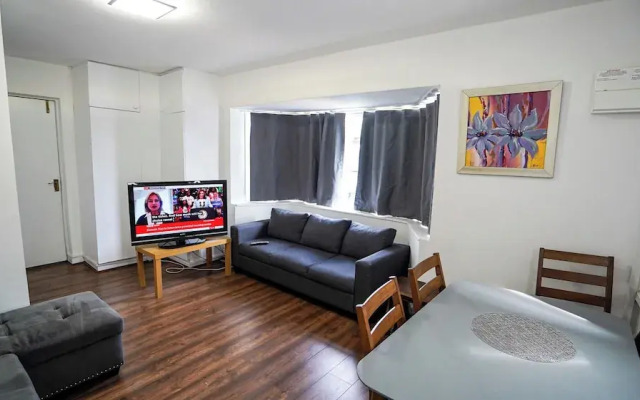 3BR Home Near Hounslow West Tube Station