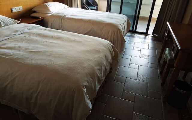 Gold Coast Hotel