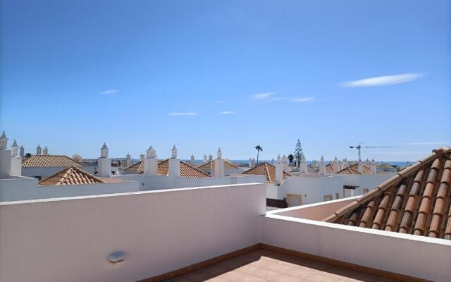 Quinta Gomeira by Amandio Batista