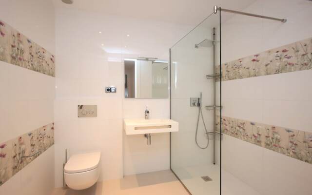Villa - 5 Bedrooms with Pool, WiFi and Sea views - 105009