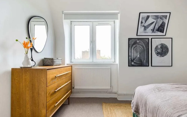 The Vauxhall Bolthole - Elegant and Bright 2bdr Flat