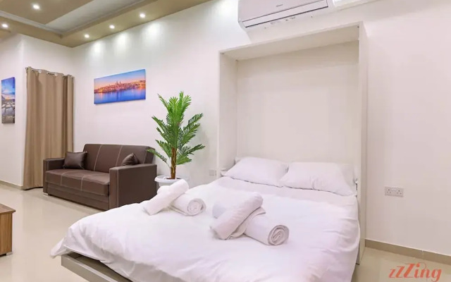 Gem Beachfront Apt With Amazing Bay and Sea Views