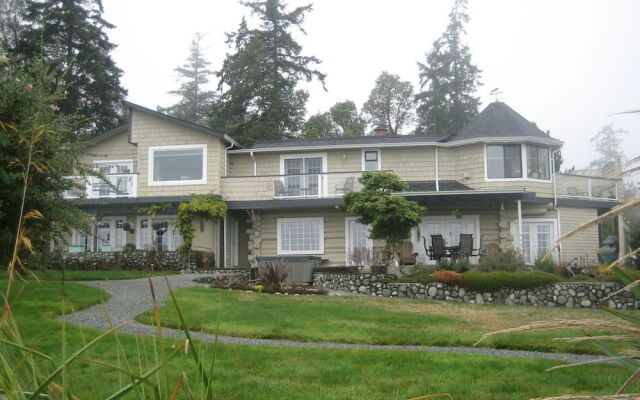 The Lodge at Weir's Beach