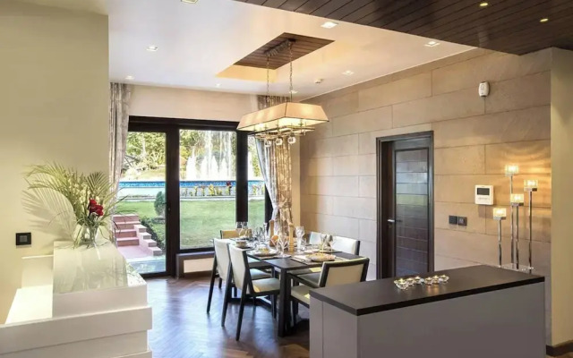 An Extravagant Pushp Villa Overlooking the Ganges