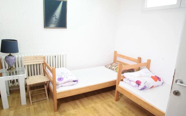 Hostel Jellostone