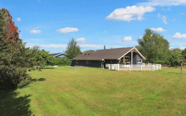 6 Person Holiday Home in Vaeggerlose
