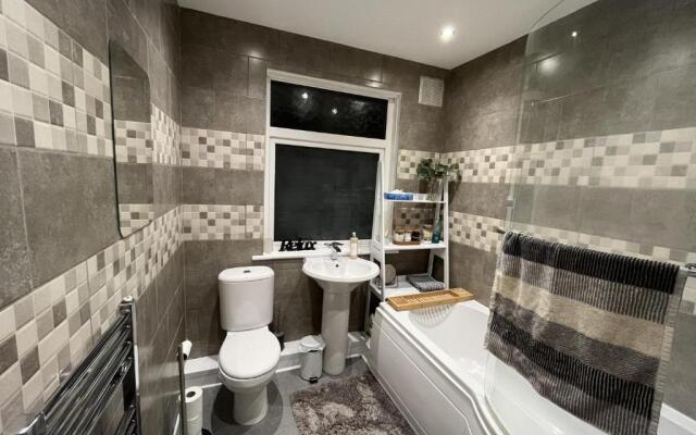 Elegant 2BD Family Retreat Blackpool Town!